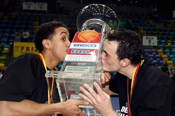 但琼托利并 但琼托利并